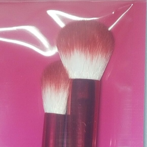F.A.R.A.H. - Shade and Blend Brush + Blush & Highlight Brush - Picture 6 of 7